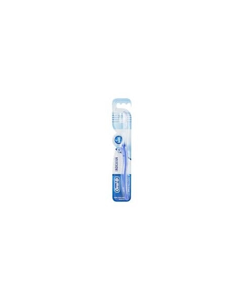 ESCOVA DENTAL P&G ORAL B INDICATOR PLUS 30 PEQUENA MACIA